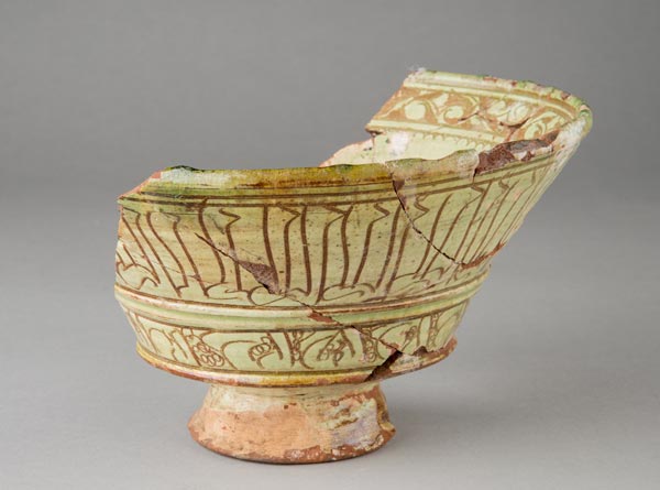 Bowl with fish motif