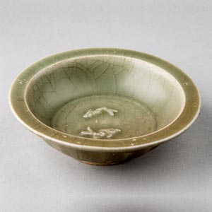 Bowl with double fish motif