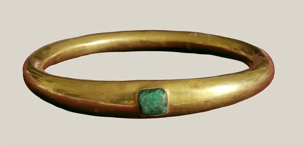 Gold and emerald bracelet
